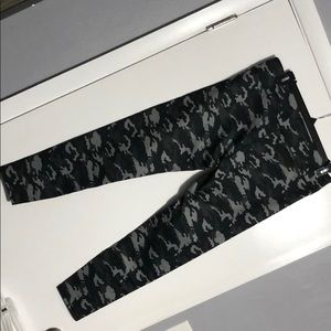 Fabletics 7/8 Power Hold Camo Leggings (XXL)